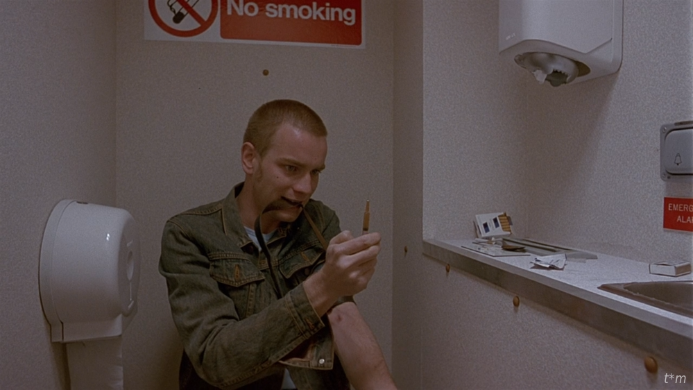 Trainspotting перевод. На игле 1996. Юэн МАКГРЕГОР на игле 1996. На игле Марк Рентон. Юэн МАКГРЕГОР В фильме на игле.